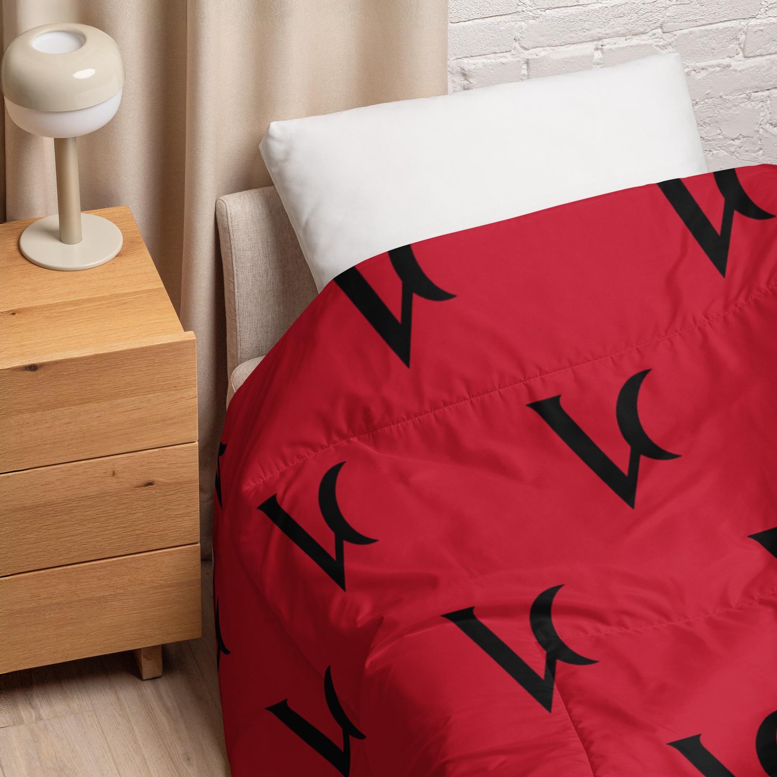 Varéluna: The VARÉ Crest™ – Comforter – Red & Black
