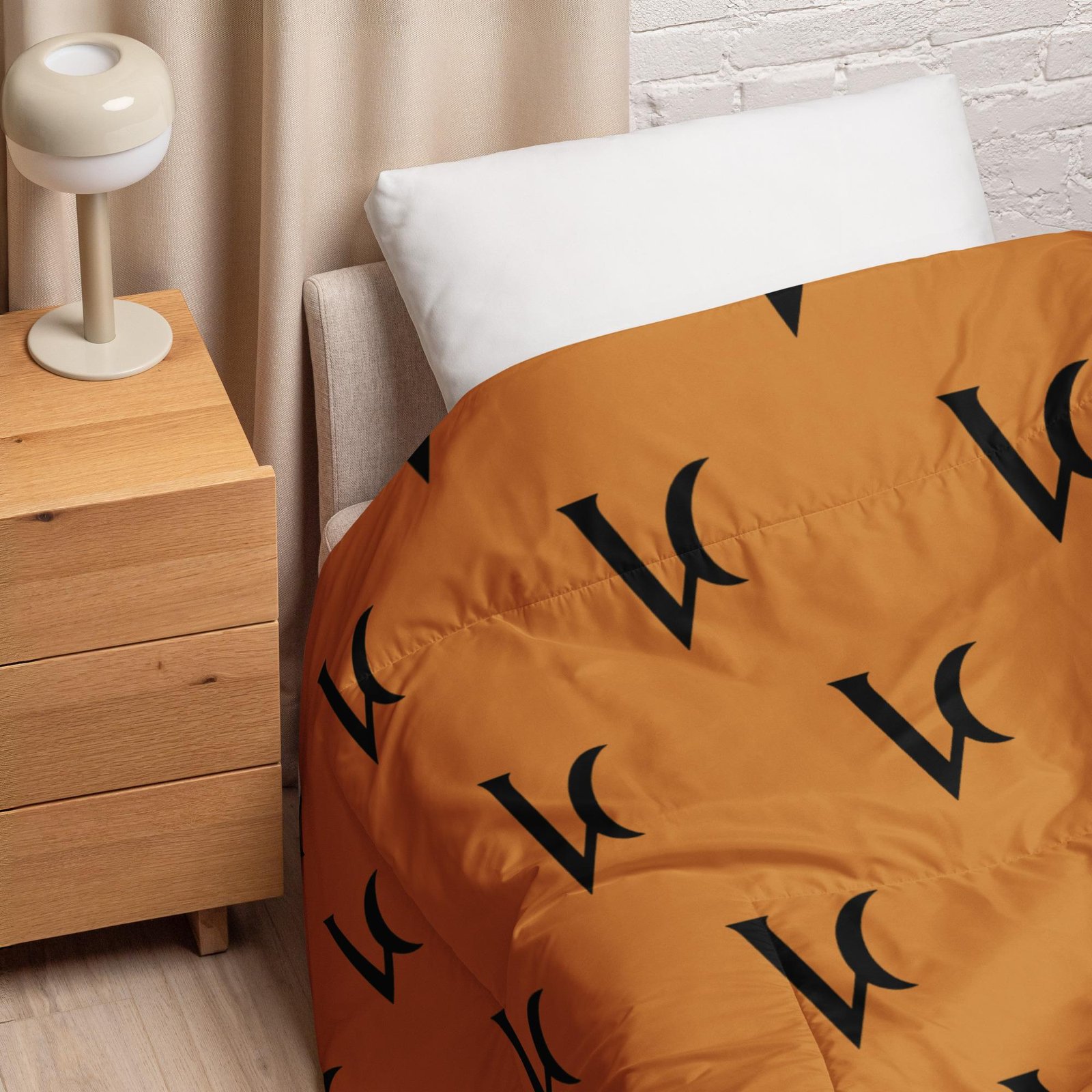 Varéluna: The VARÉ Crest™ – Comforter – Bronze & Black