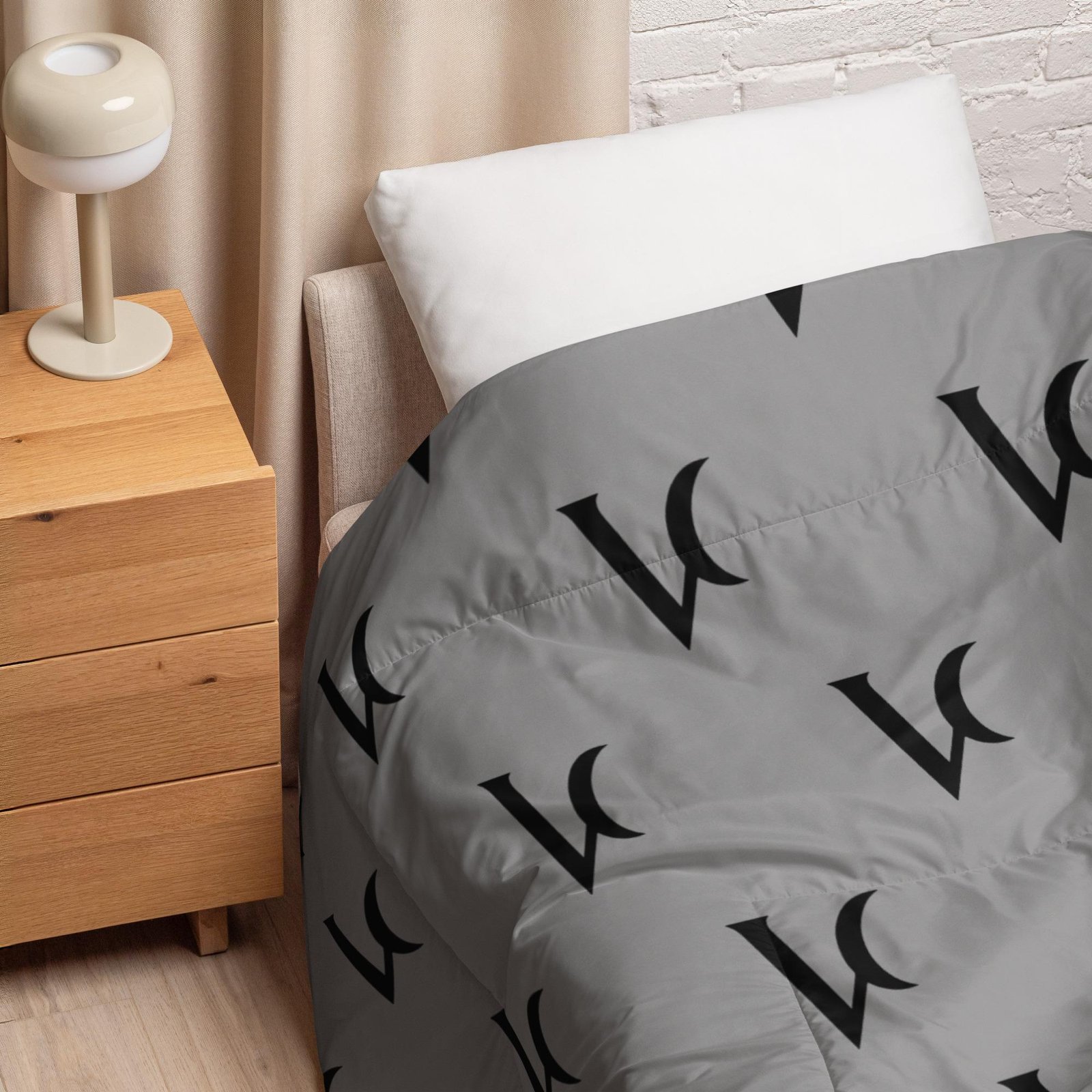 Varéluna: The VARÉ Crest™ – Comforter – Gray & Black