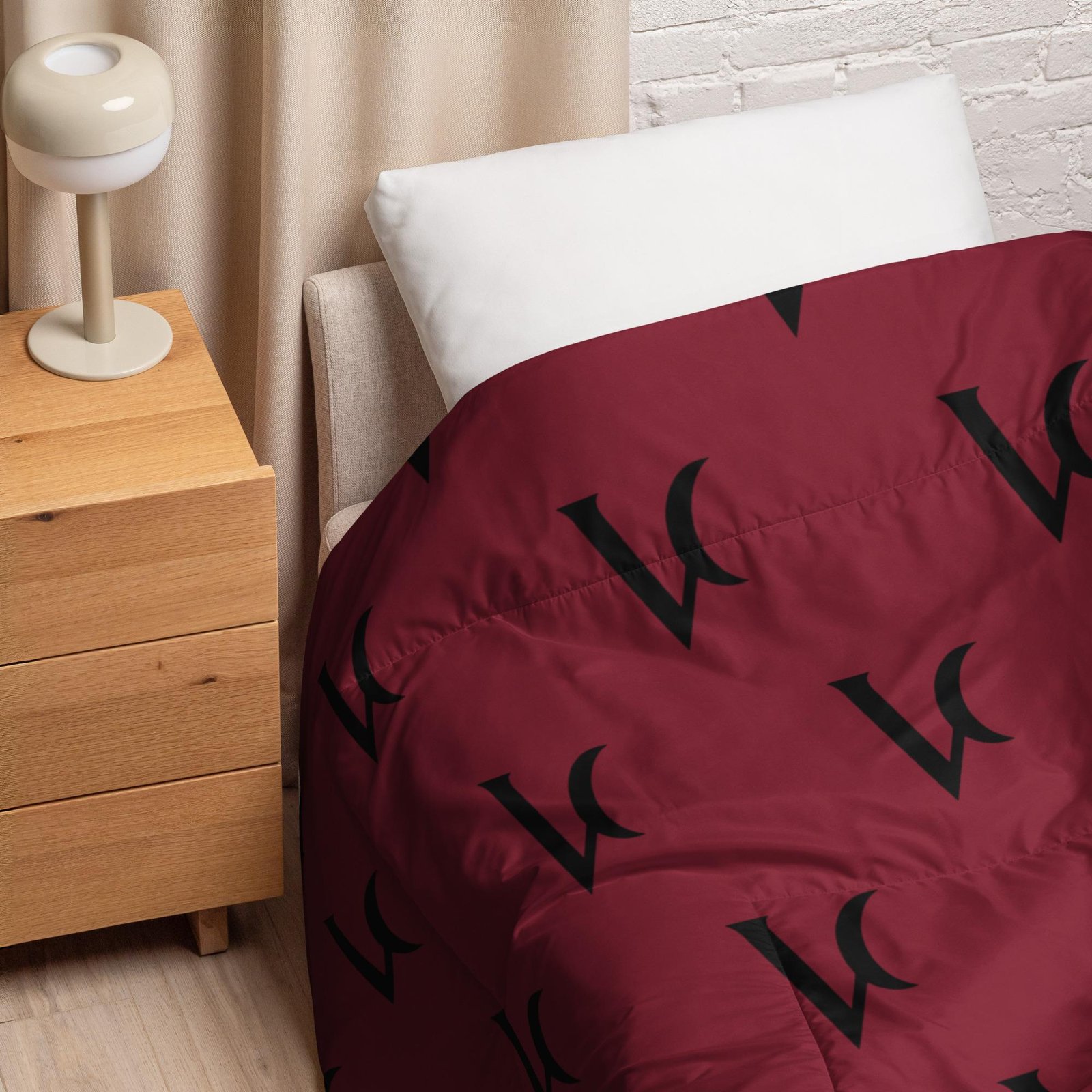 Varéluna: The VARÉ Crest™ – Comforter – Burgundy & Black
