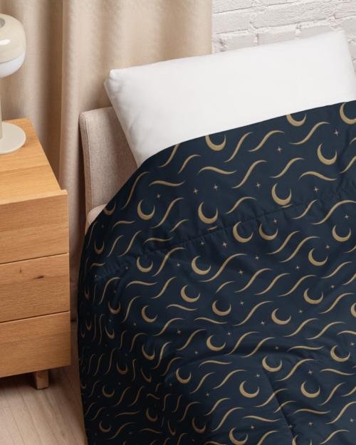 Varéluna: The VARÉ Crest™ – Comforter – Navy & Gold