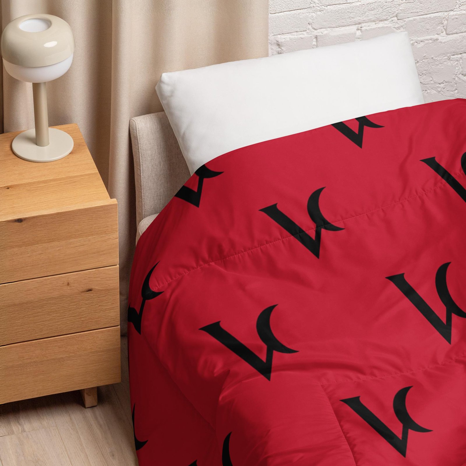 Varéluna: The VARÉ Crest™ – Comforter – Red & Black - Image 4