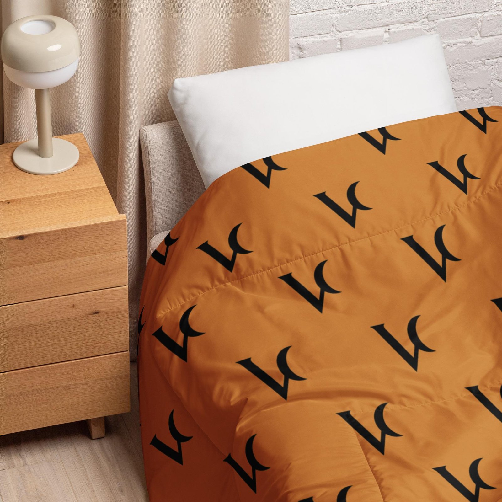 Varéluna: The VARÉ Crest™ – Comforter – Bronze & Black - Image 4