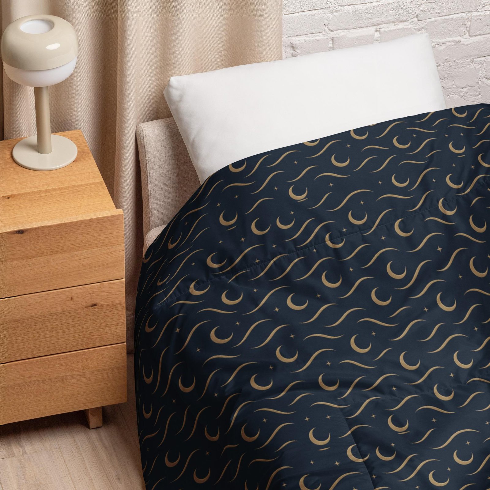 Varéluna: The VARÉ Crest™ – Comforter – Navy & Gold - Image 4