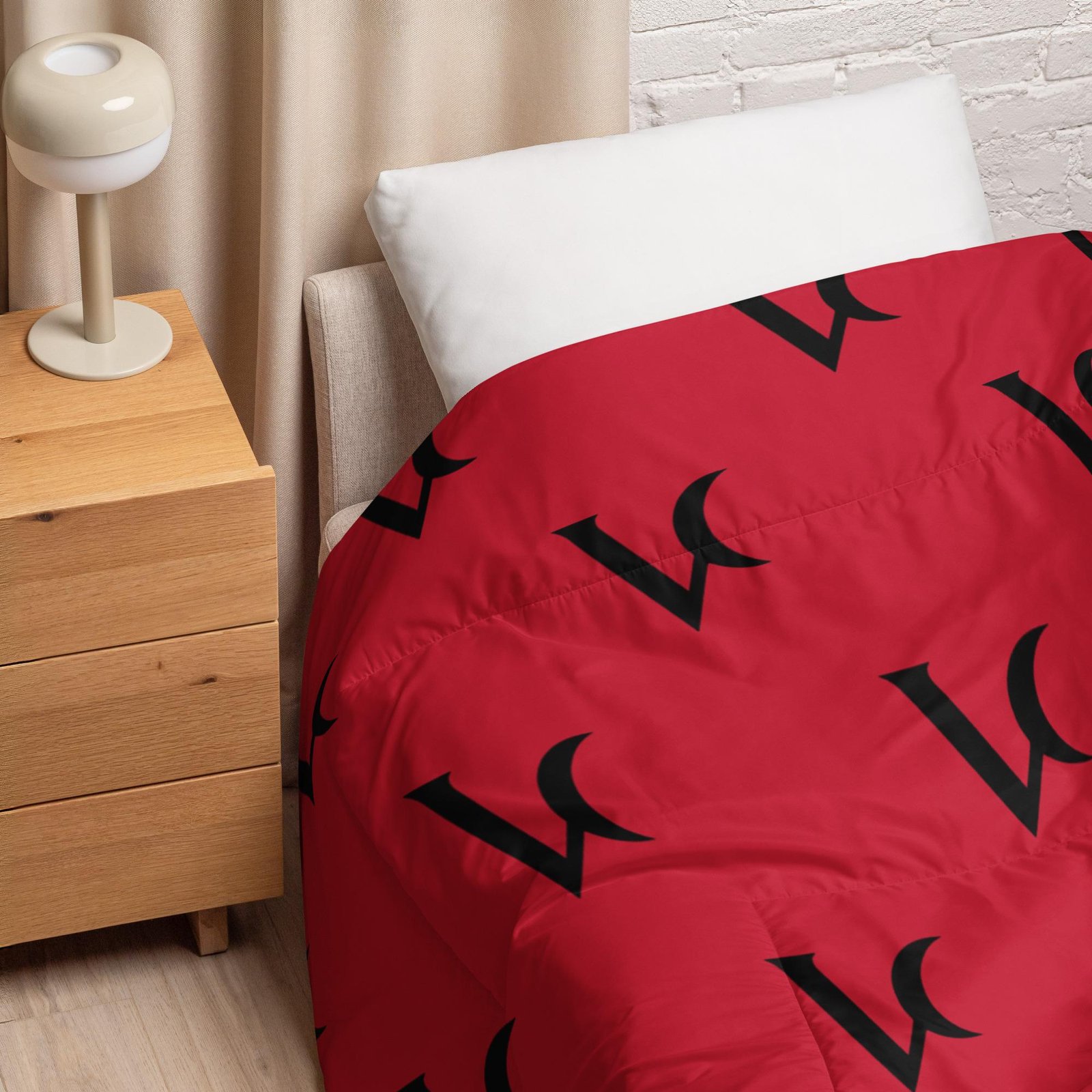 Varéluna: The VARÉ Crest™ – Comforter – Red & Black - Image 3