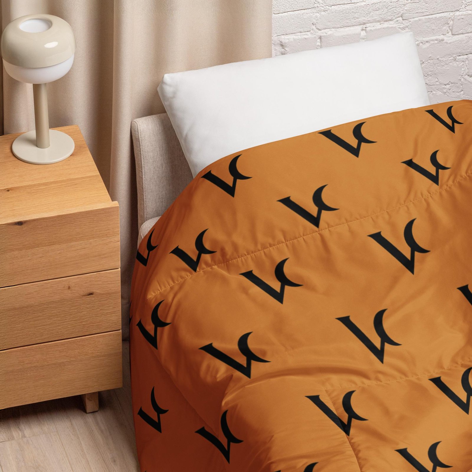 Varéluna: The VARÉ Crest™ – Comforter – Bronze & Black - Image 3