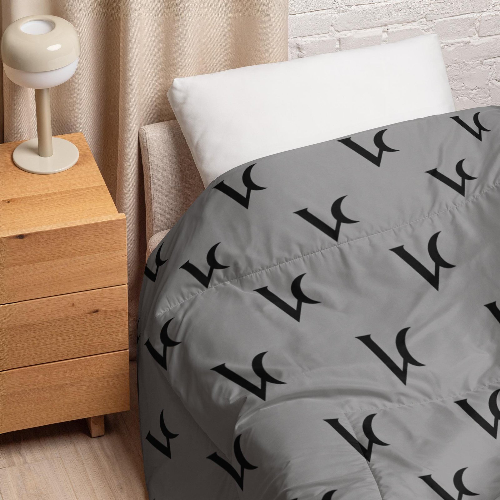 Varéluna: The VARÉ Crest™ – Comforter – Gray & Black - Image 3